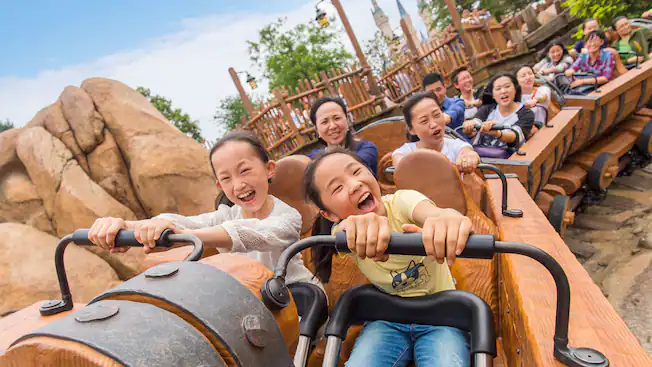 shdr-att-seven-dwarfs-mine-train